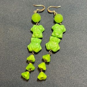 Dangling green frog earring
